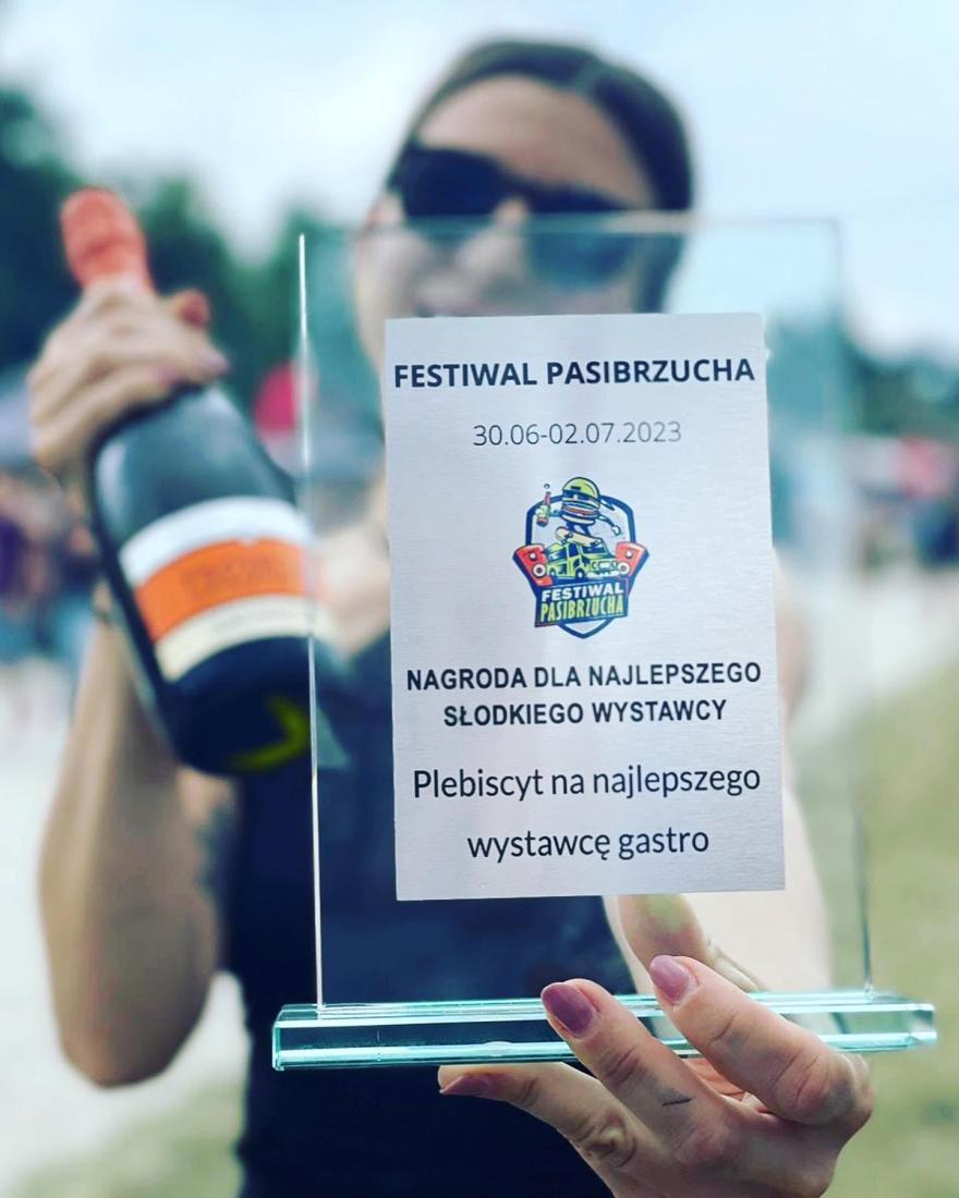 Sylwia ze złotym pucharem Festiwalu Pasibrzucha